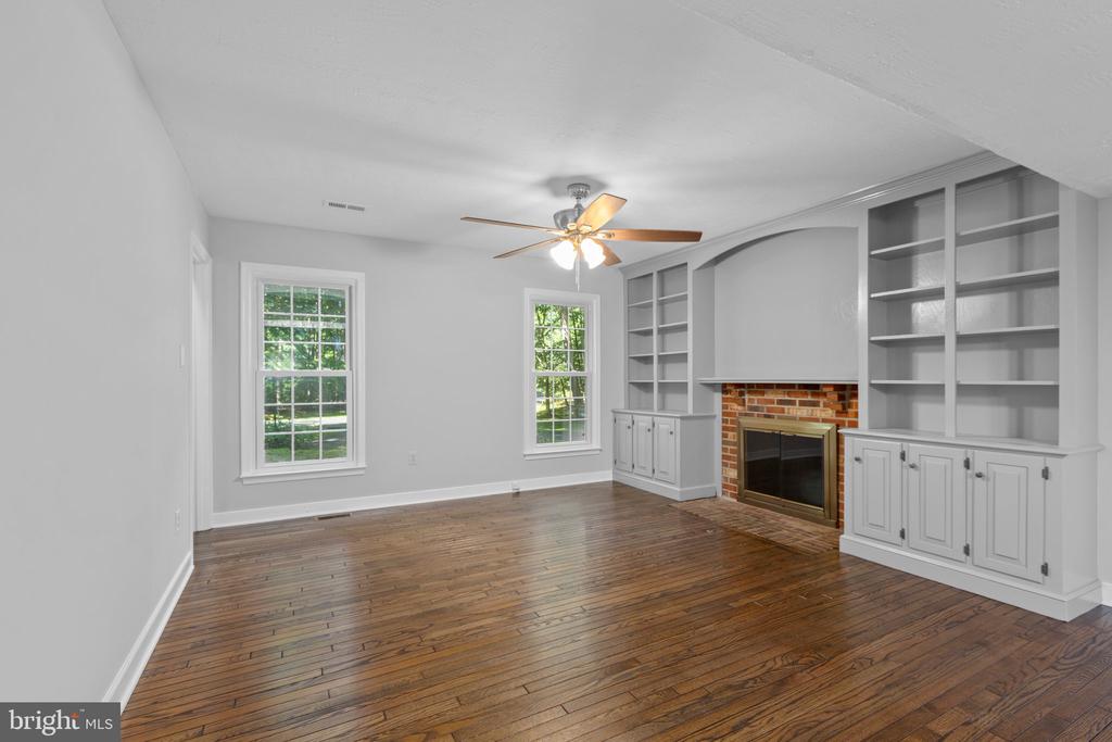 109 BROADFIELD LANE