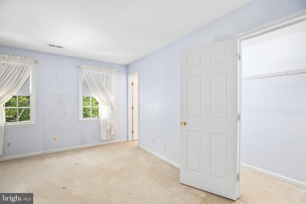 9901 Dominion Forest Cir