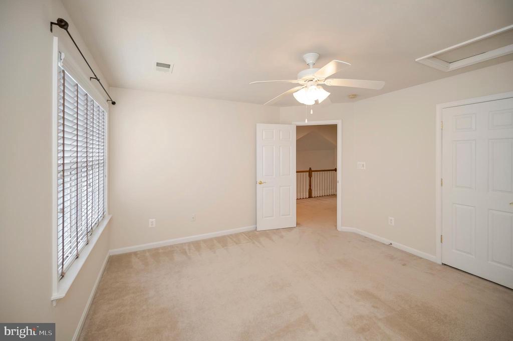 5702 W KESSLERS CROSSING