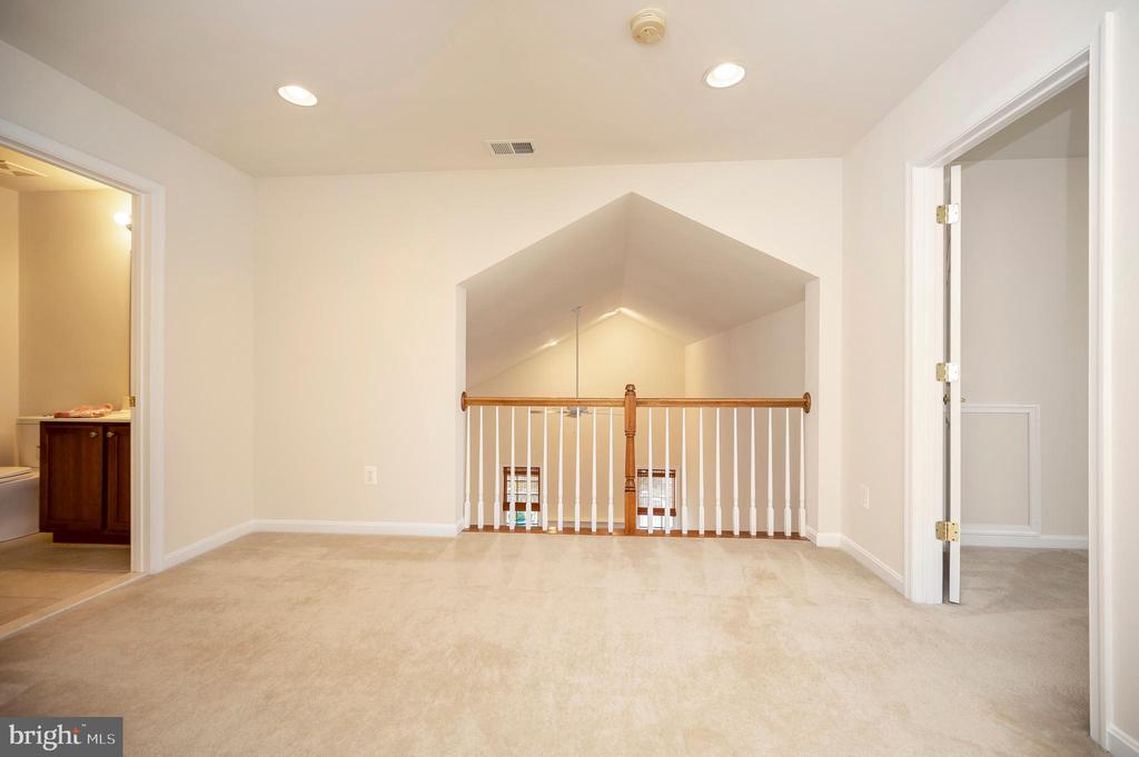 5702 W KESSLERS CROSSING