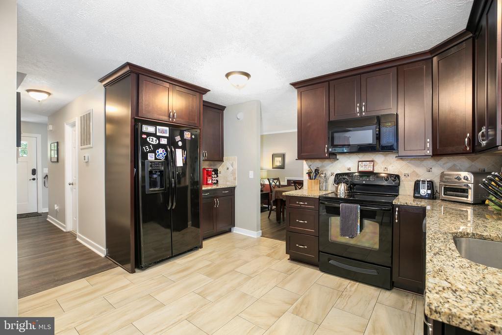 11615 Silverleaf Ln
