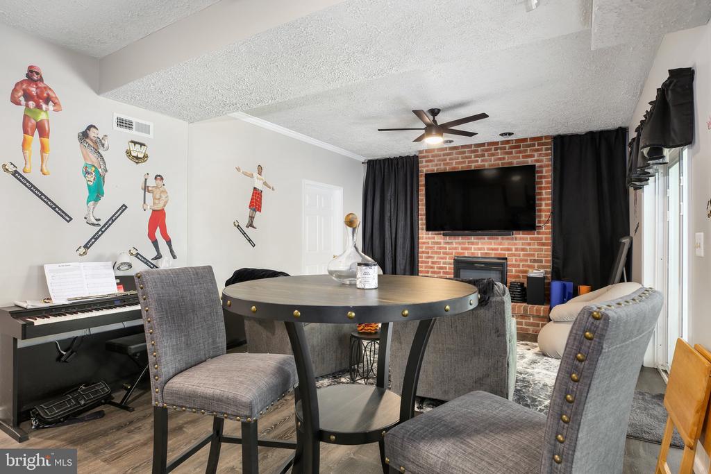 11615 Silverleaf Ln