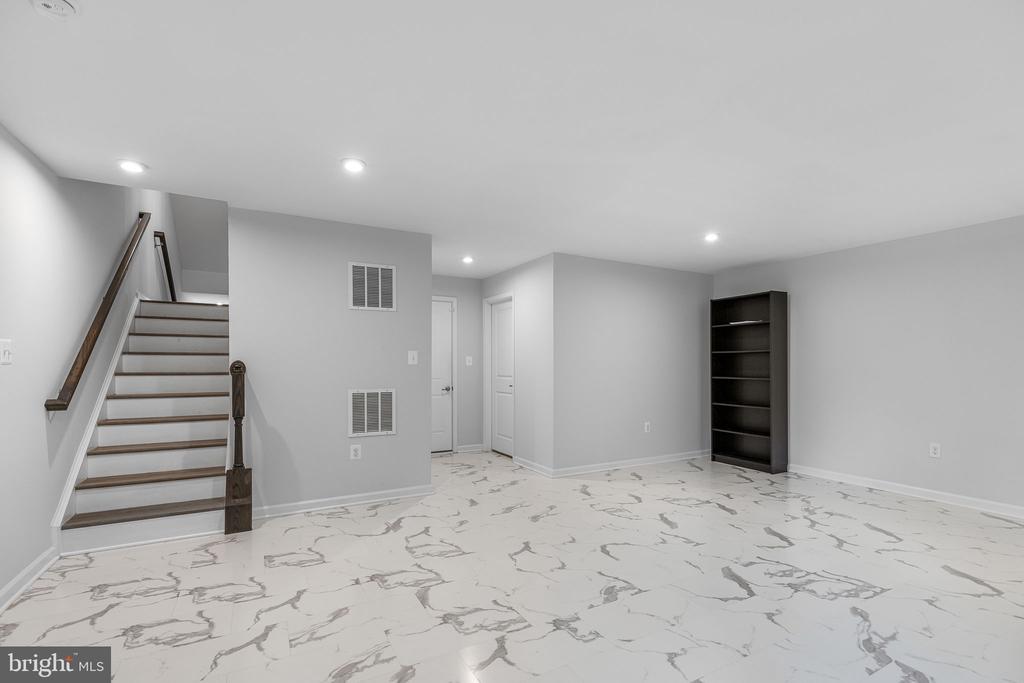 9802 CEDARMASS CIRCLE