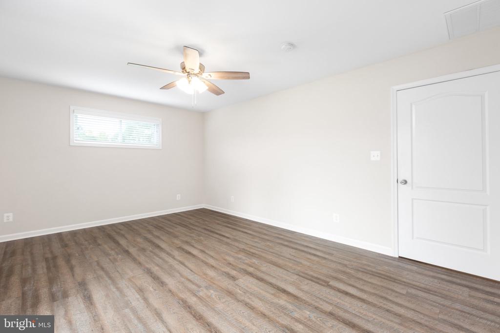 10716 Fairview Rd