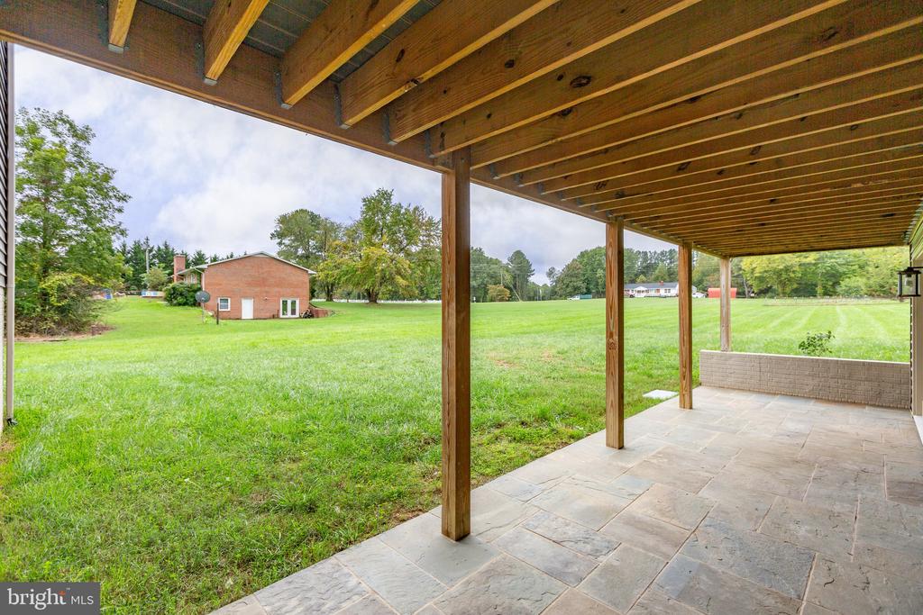 10716 Fairview Rd