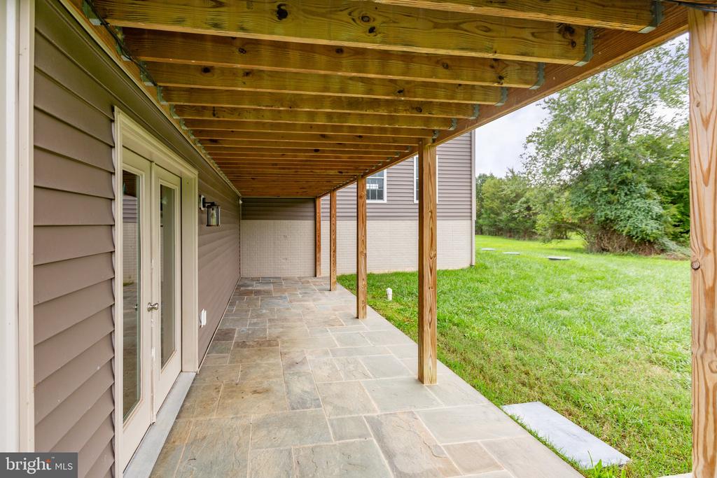 10716 Fairview Rd