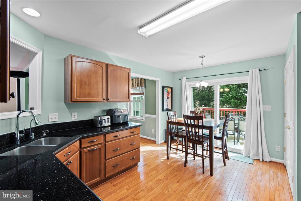 6822 BUCK LANE