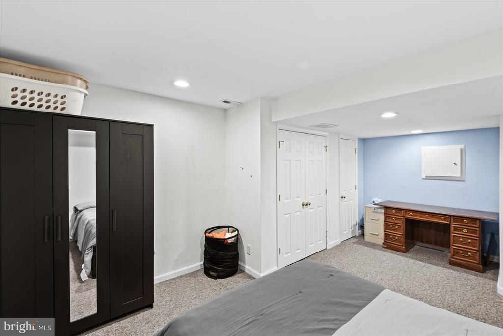 6822 BUCK LANE