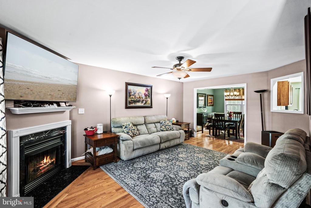 6822 BUCK LANE