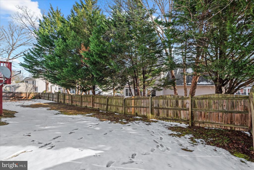 6822 BUCK LANE