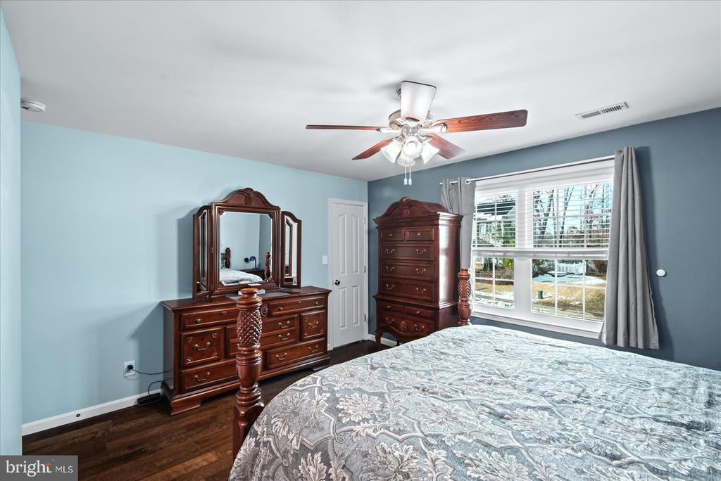 6822 BUCK LANE