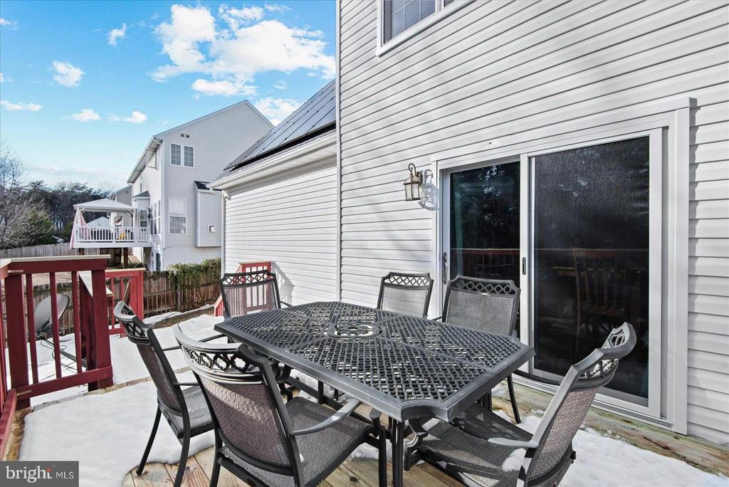 6822 BUCK LANE