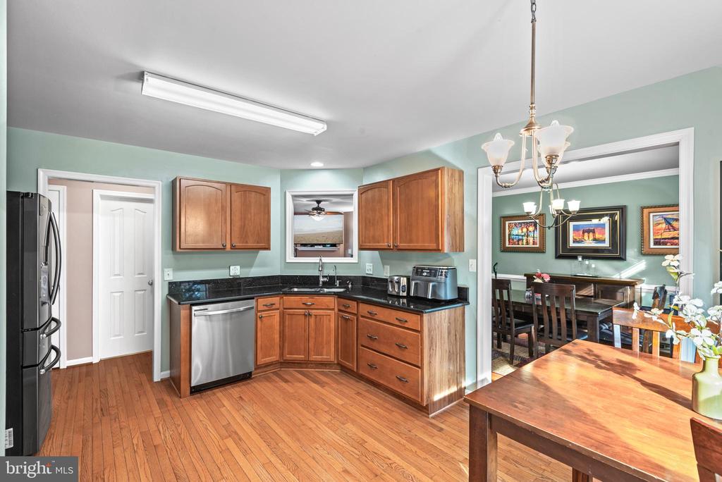 6822 BUCK LANE