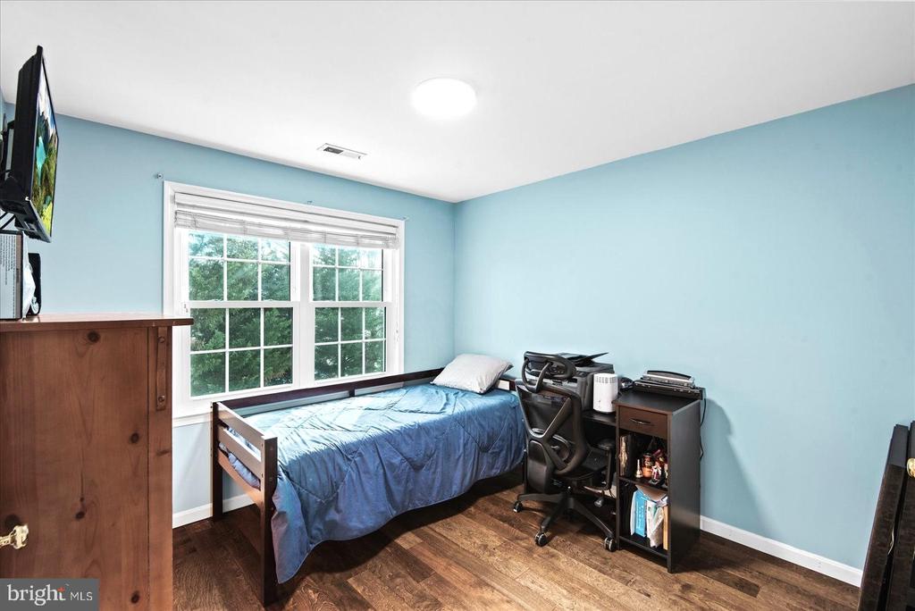6822 BUCK LANE