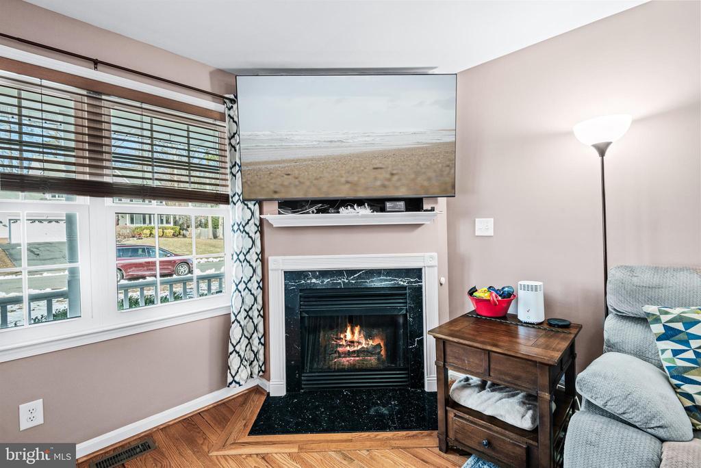 6822 BUCK LANE