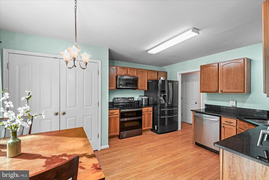6822 BUCK LANE