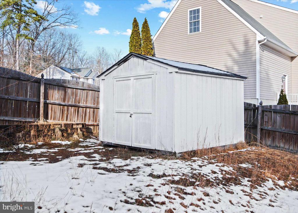 6822 BUCK LANE