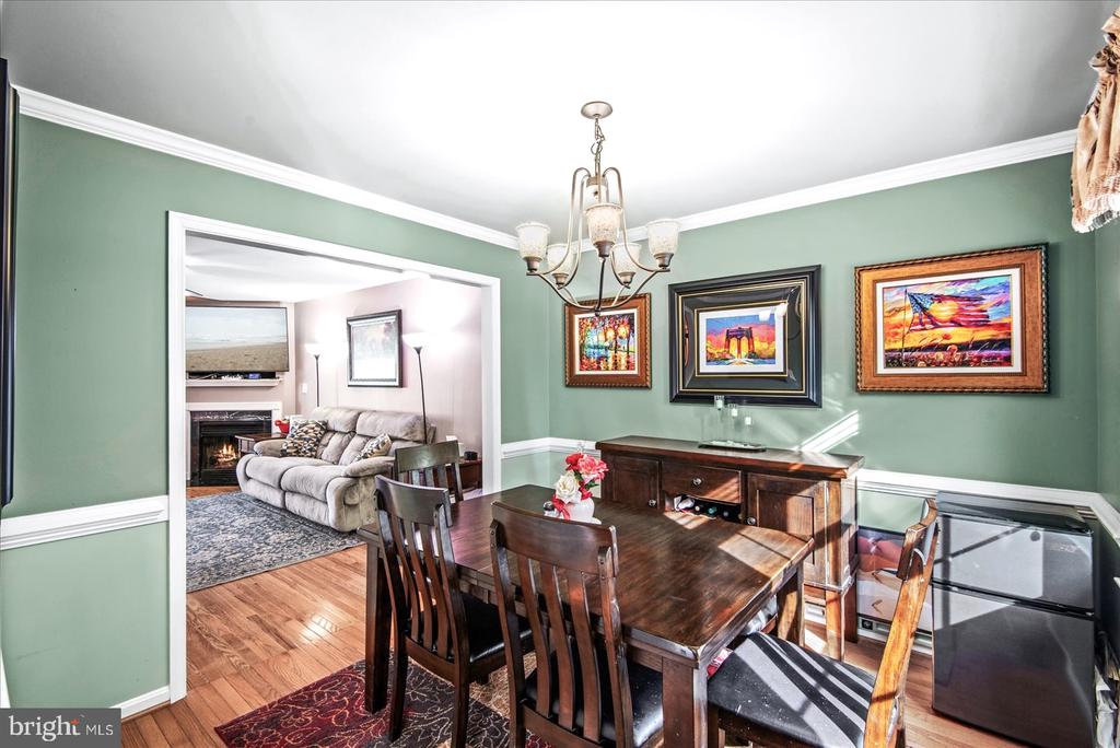6822 BUCK LANE