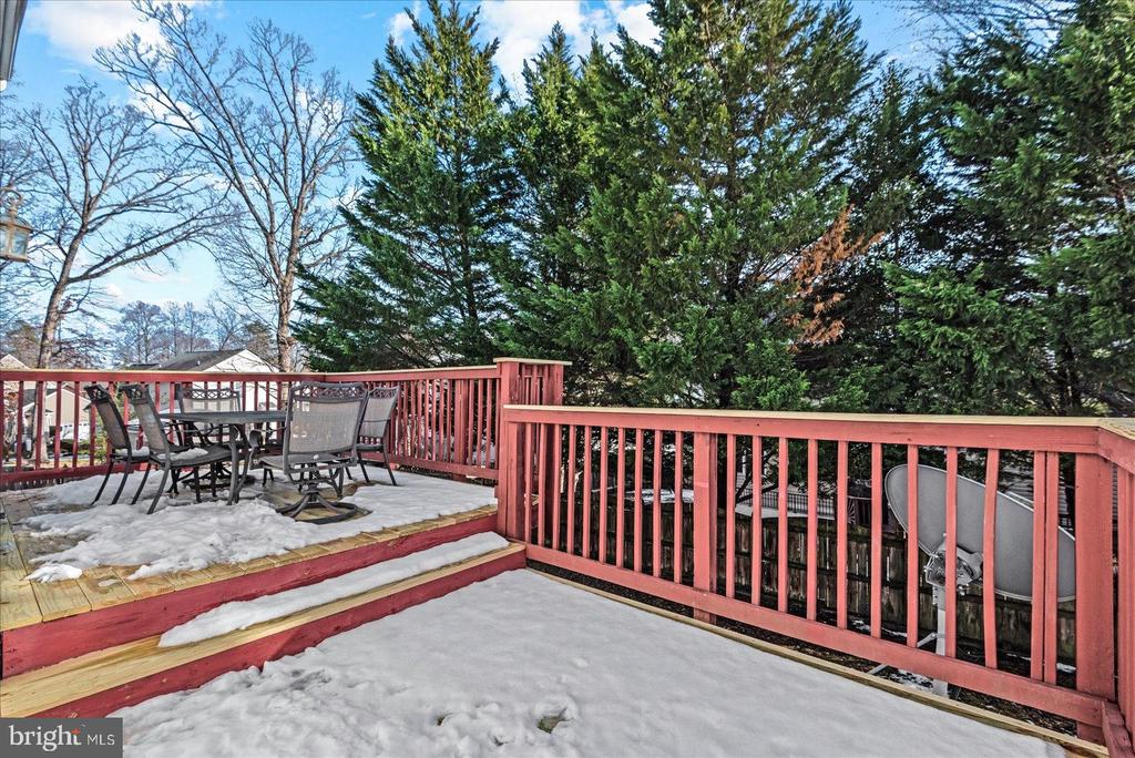 6822 BUCK LANE