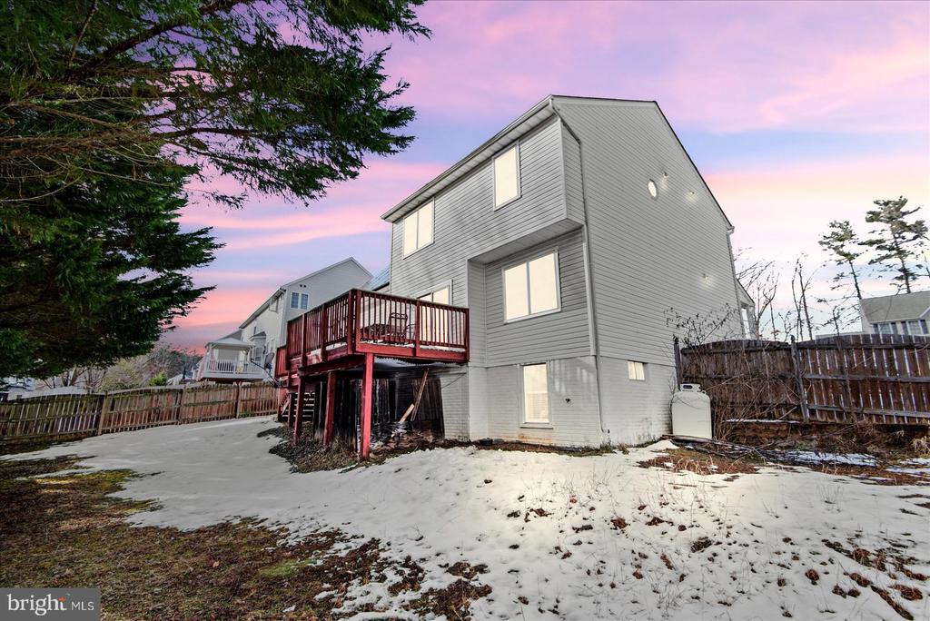 6822 BUCK LANE
