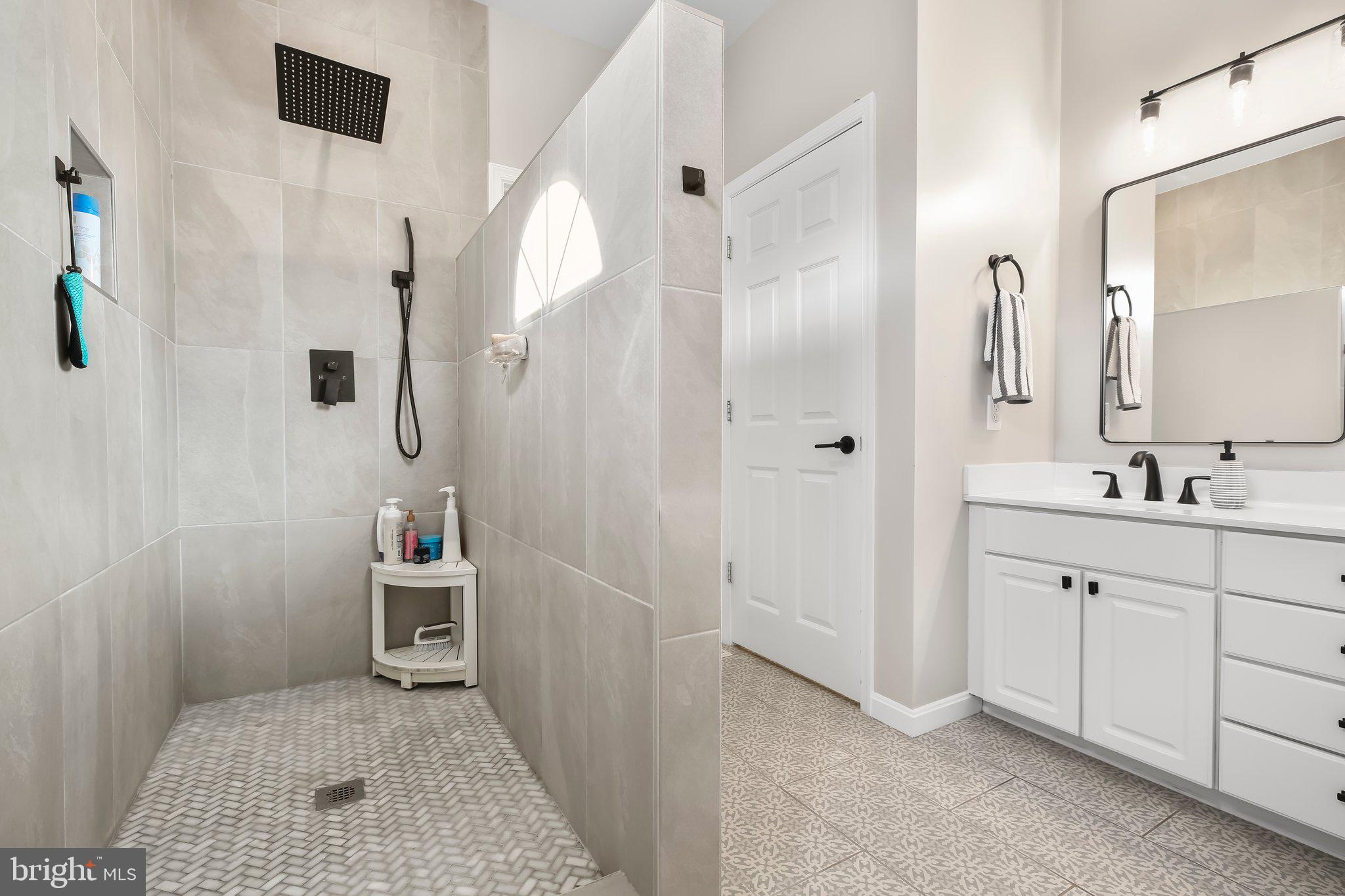 10108 Colechester St