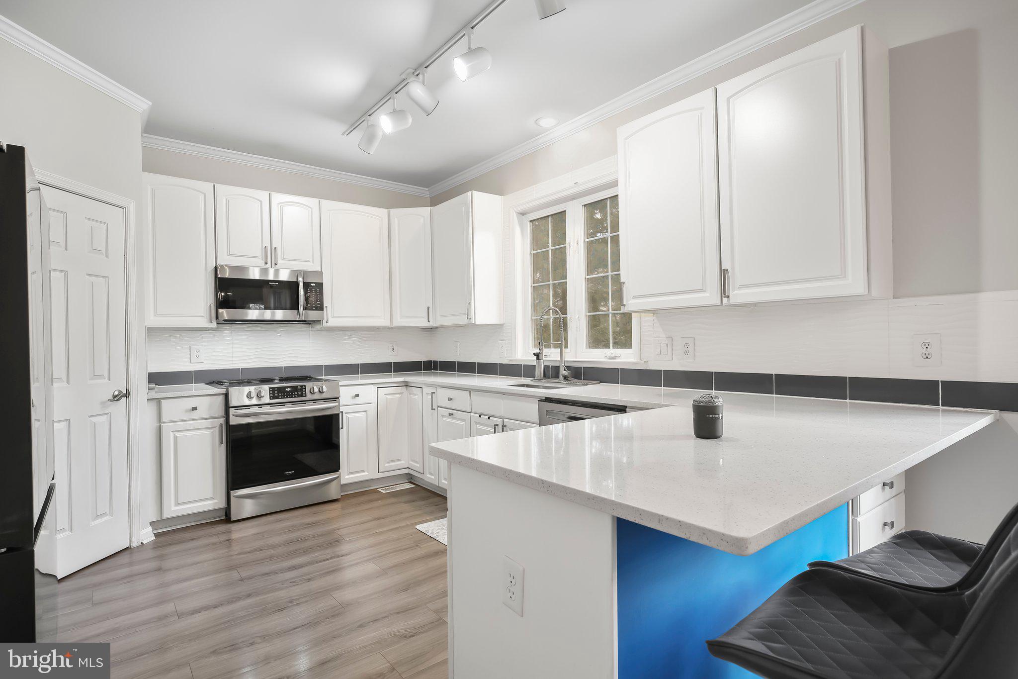 10108 Colechester St