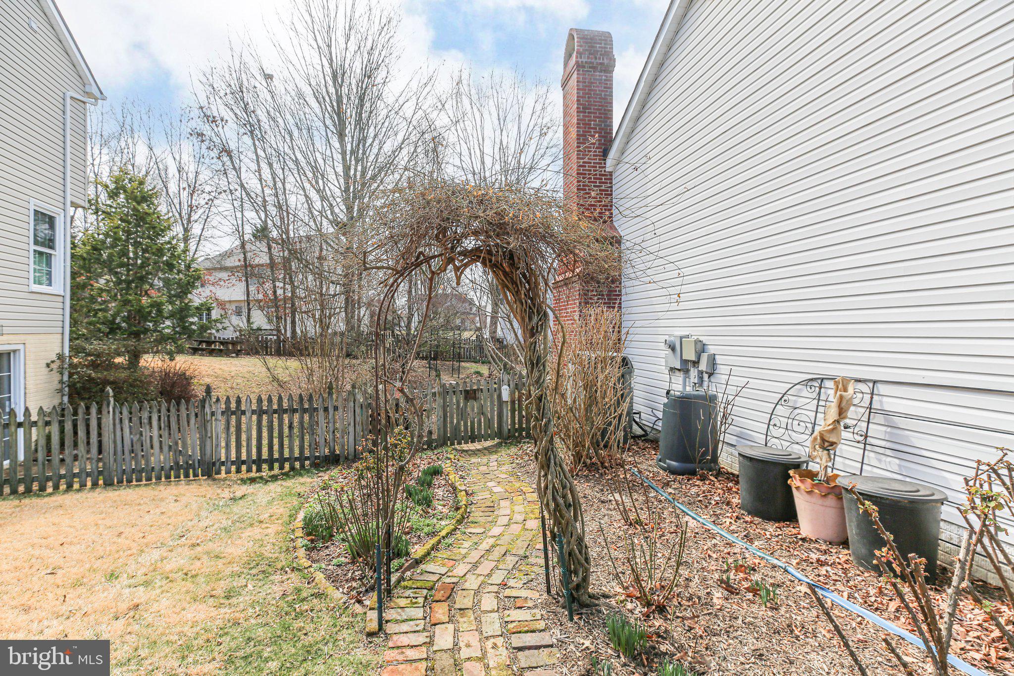 6122 N DANFORD STREET