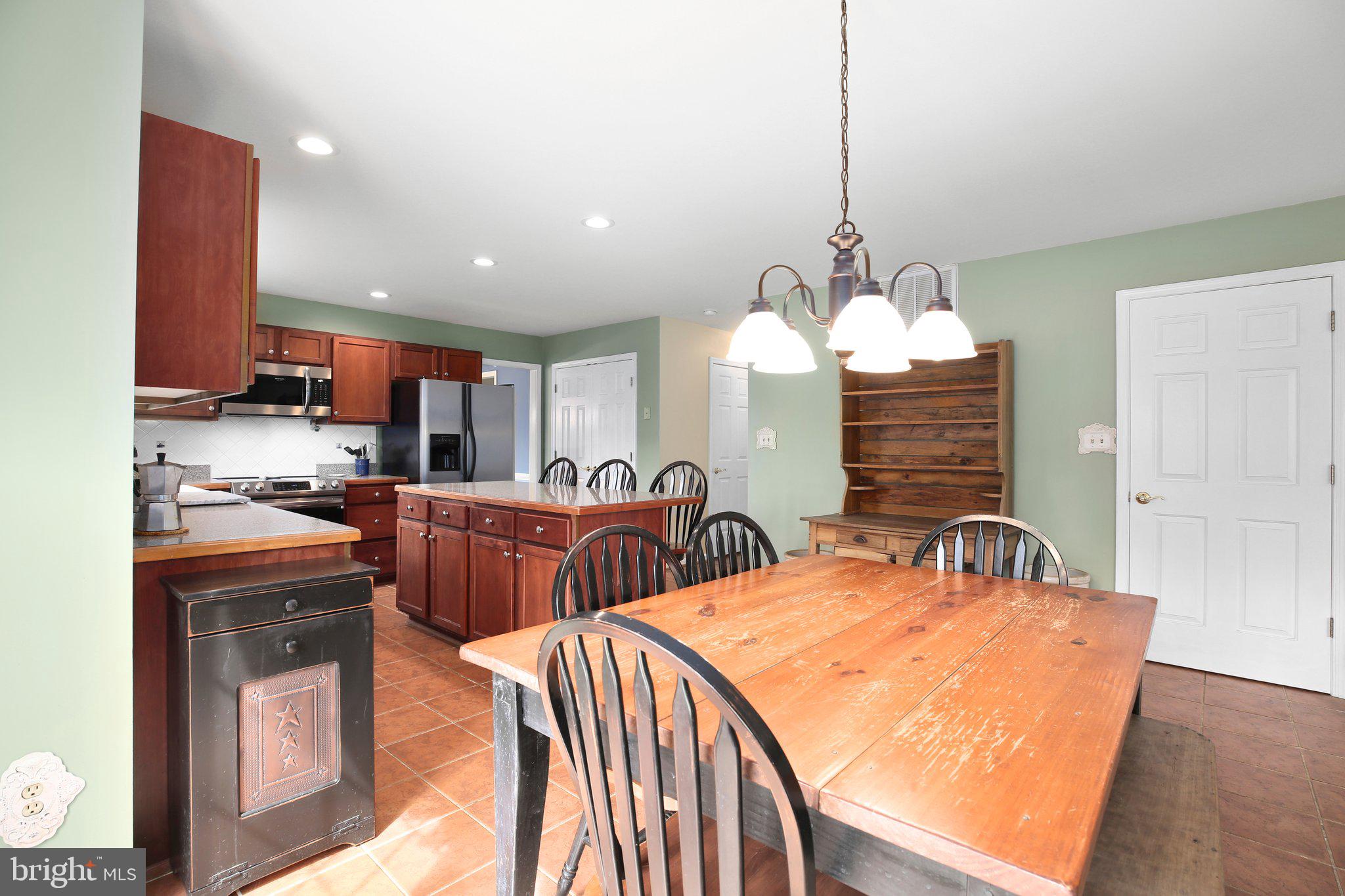 6122 N DANFORD STREET