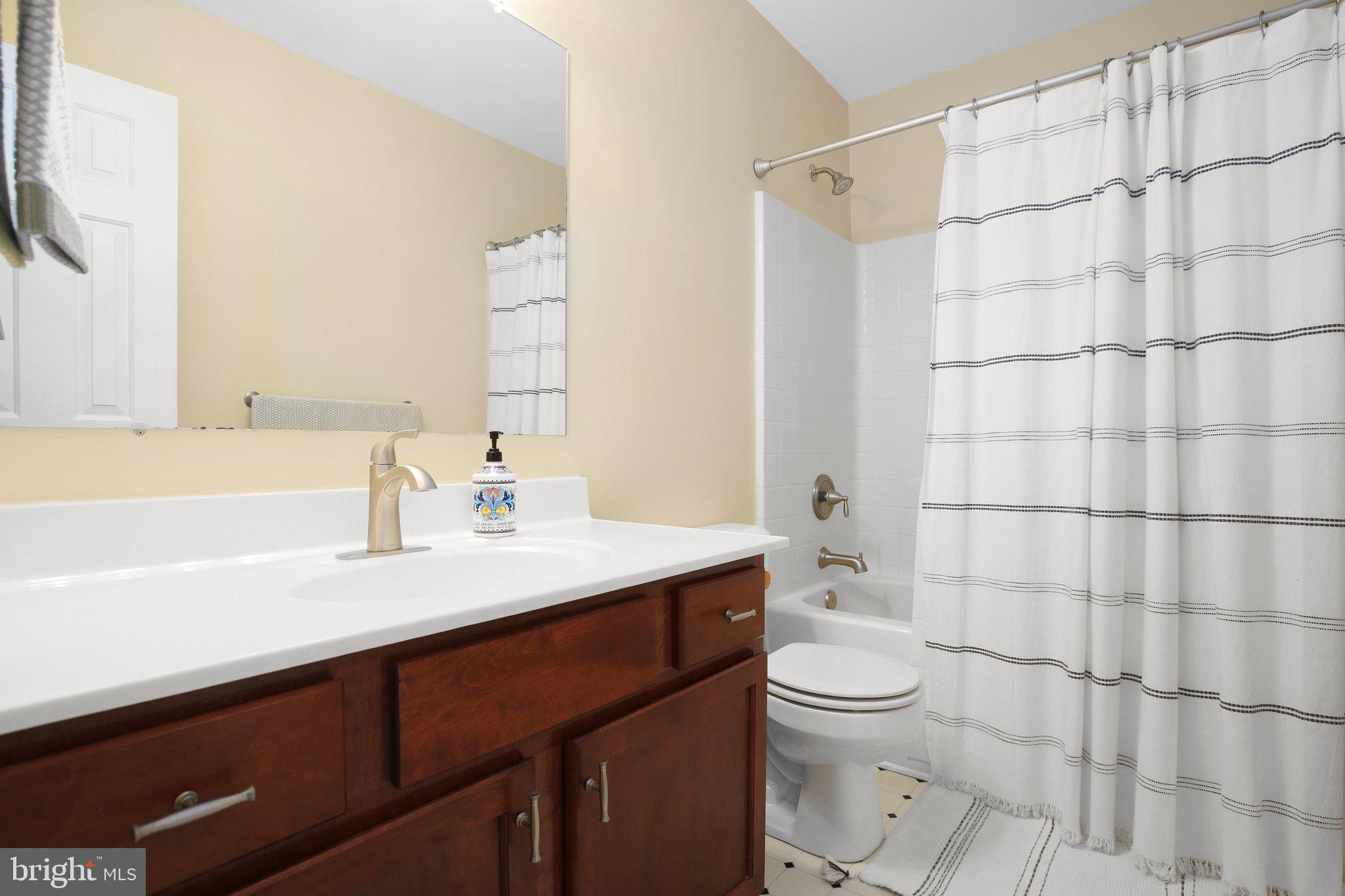 6122 N DANFORD STREET