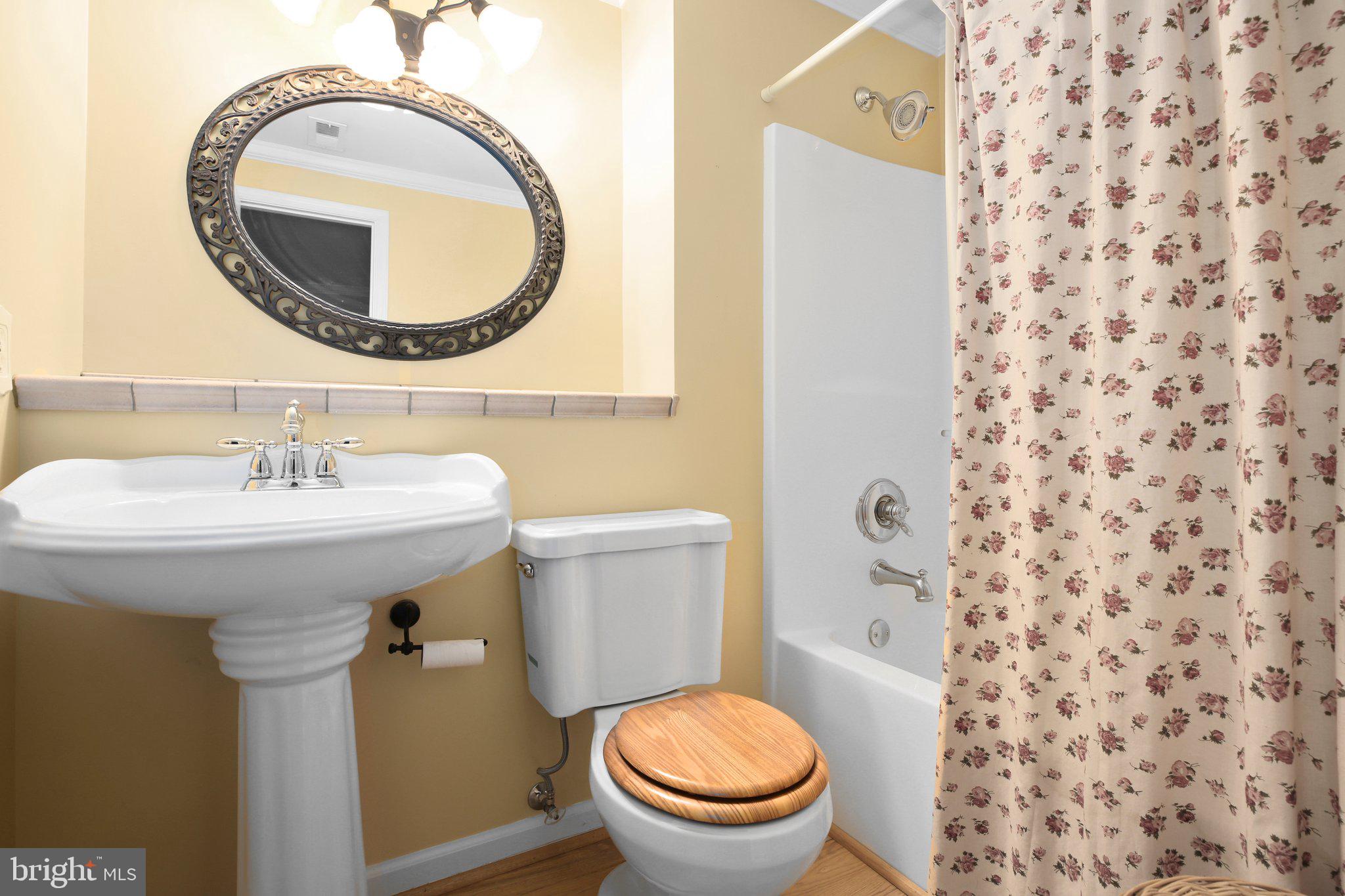 6122 N DANFORD STREET