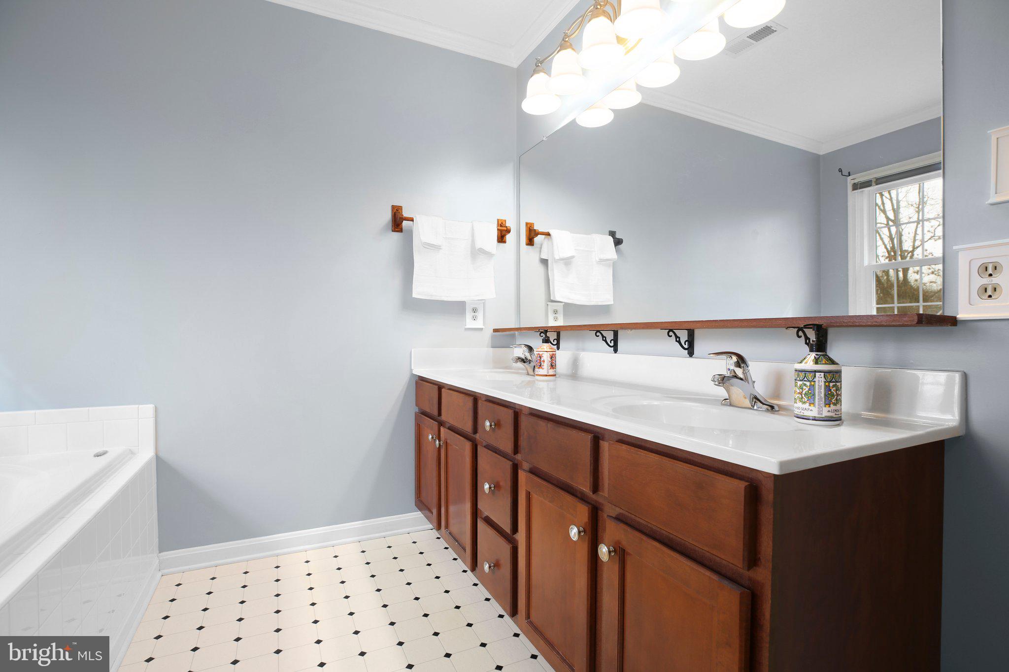 6122 N DANFORD STREET