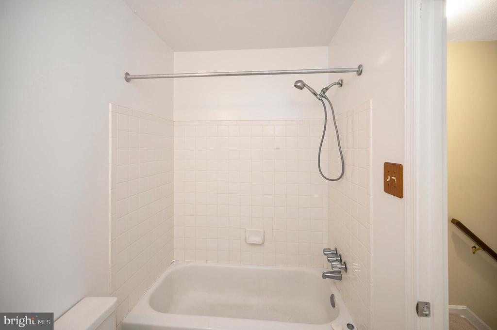 3316 WAVERLY DRIVE