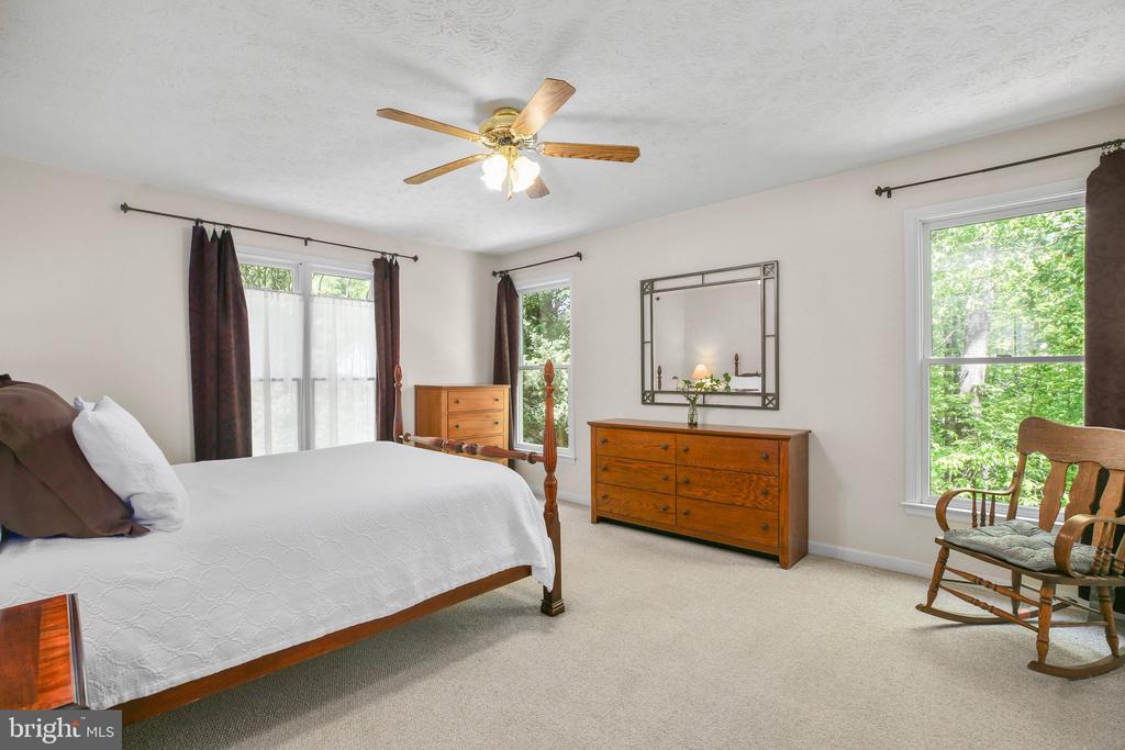 9711 Gunston Hall Rd