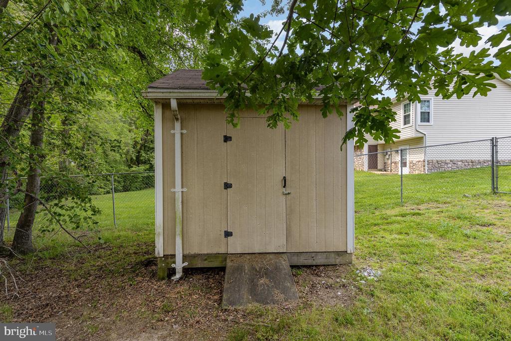 524 HALLECK STREET