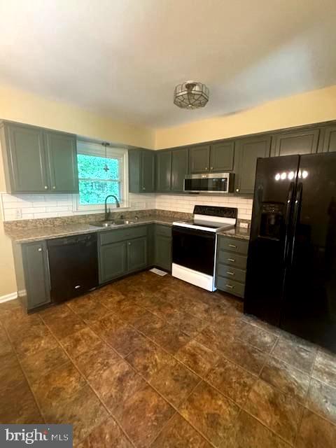 704 CANDLE RIDGE COURT