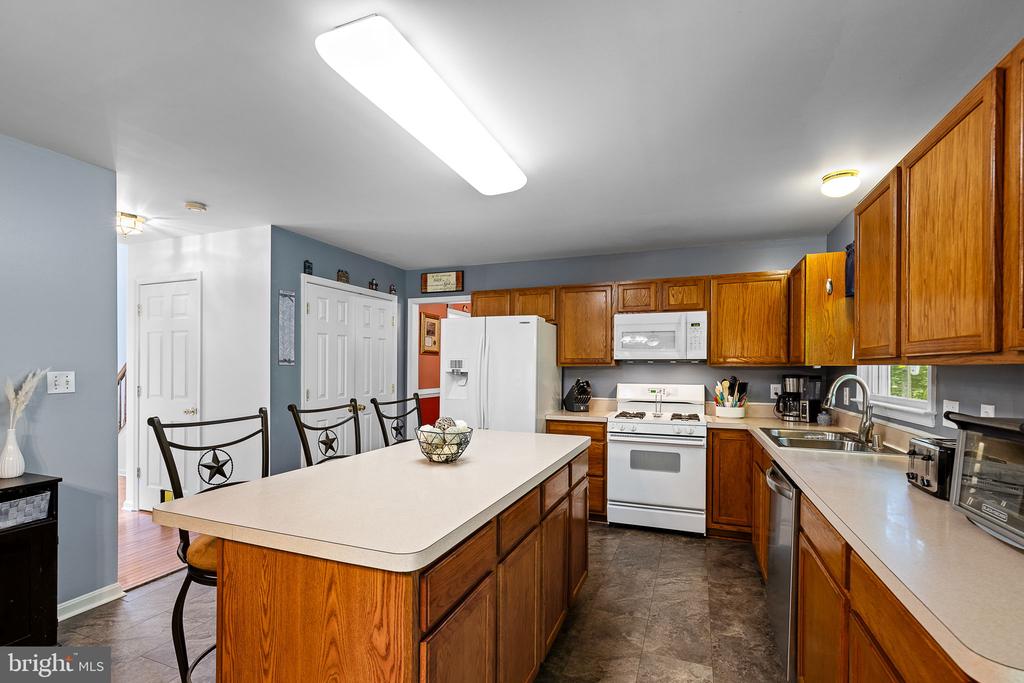 9610 HICKORY HILL DRIVE
