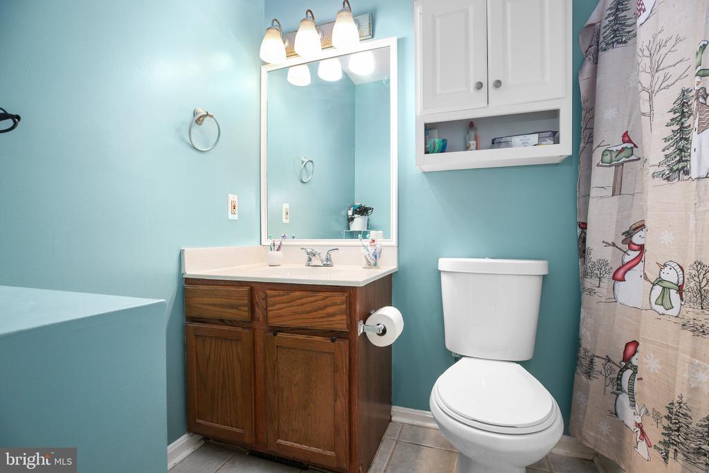 10708 LIVE OAK COURT