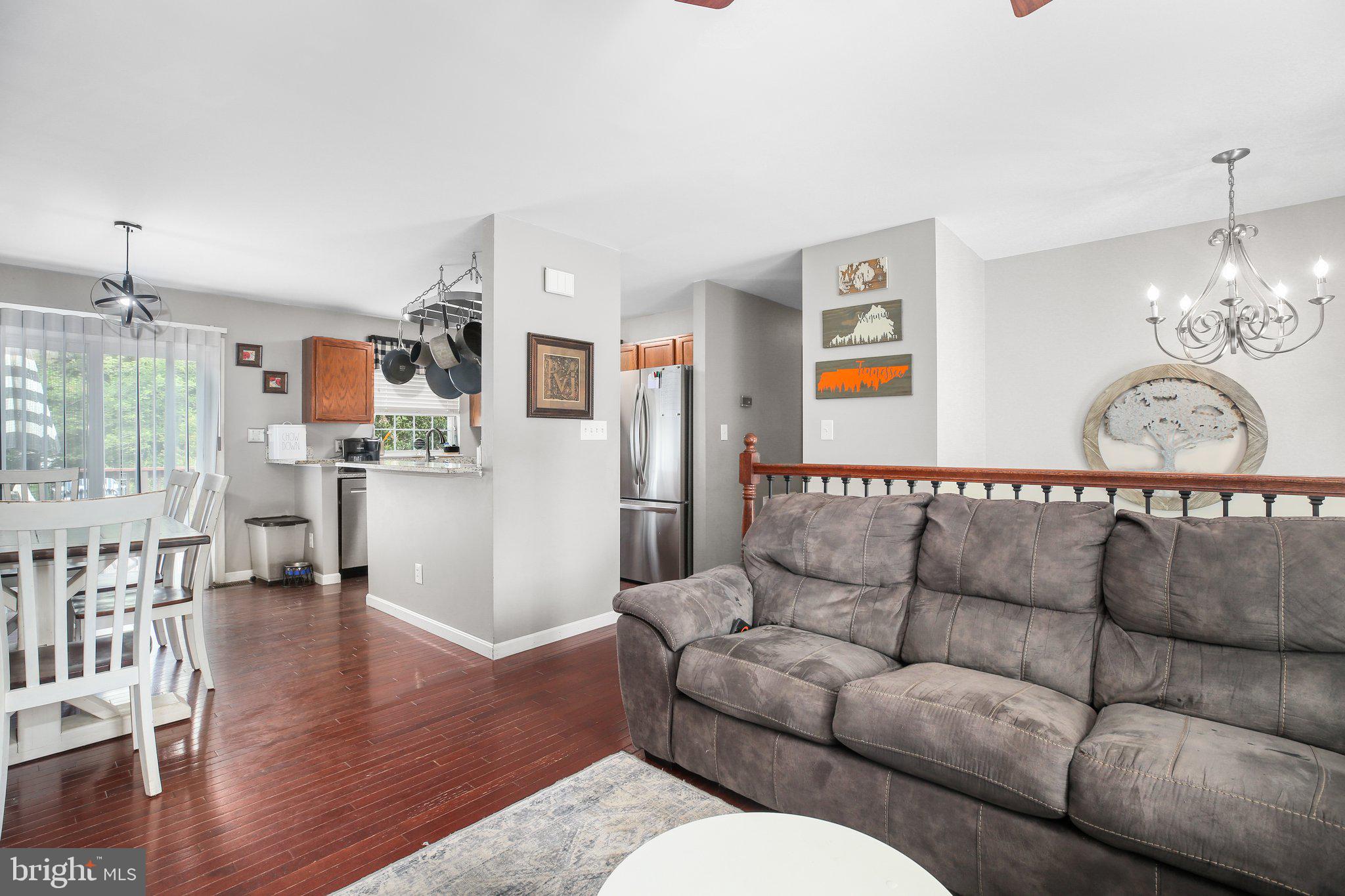 10708 LIVE OAK COURT