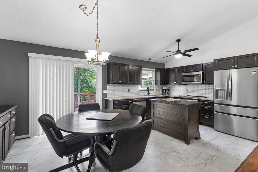 10417 FOREST HILL COURT