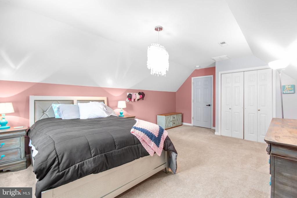 10805 MEADOWLARK LANE