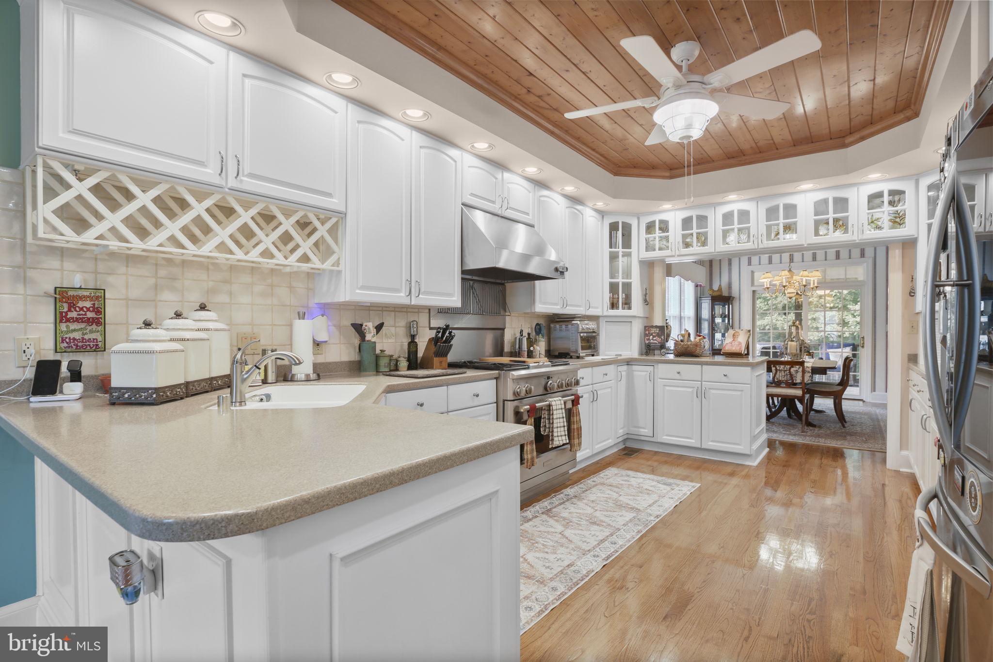 9916 ALTAMONT CIRCLE