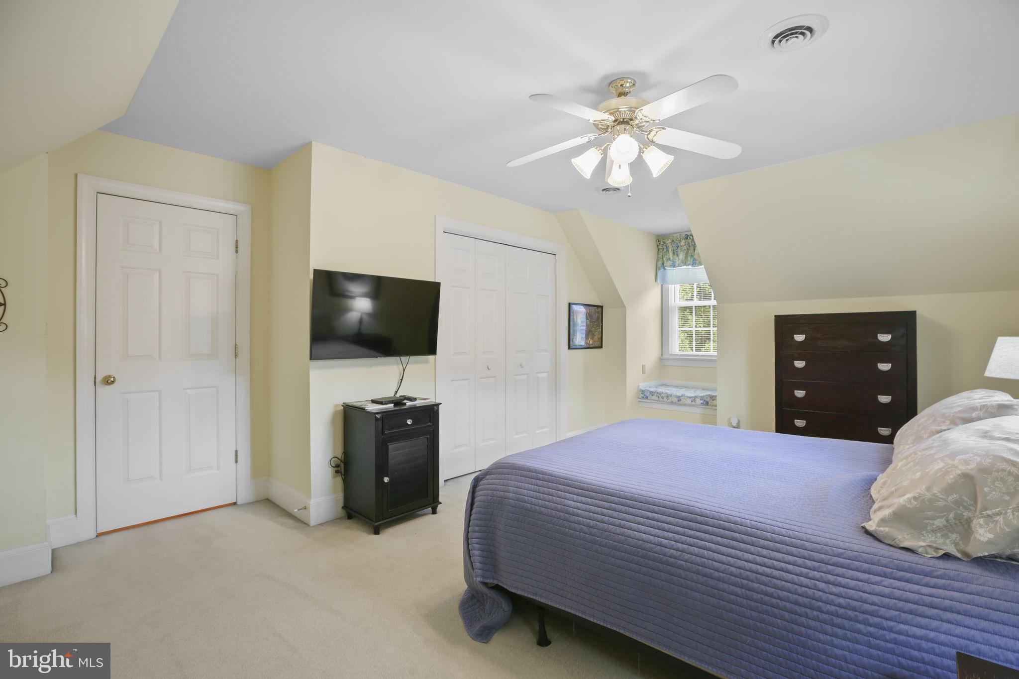 9916 ALTAMONT CIRCLE