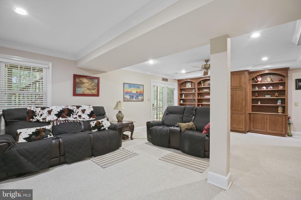 9916 ALTAMONT CIRCLE