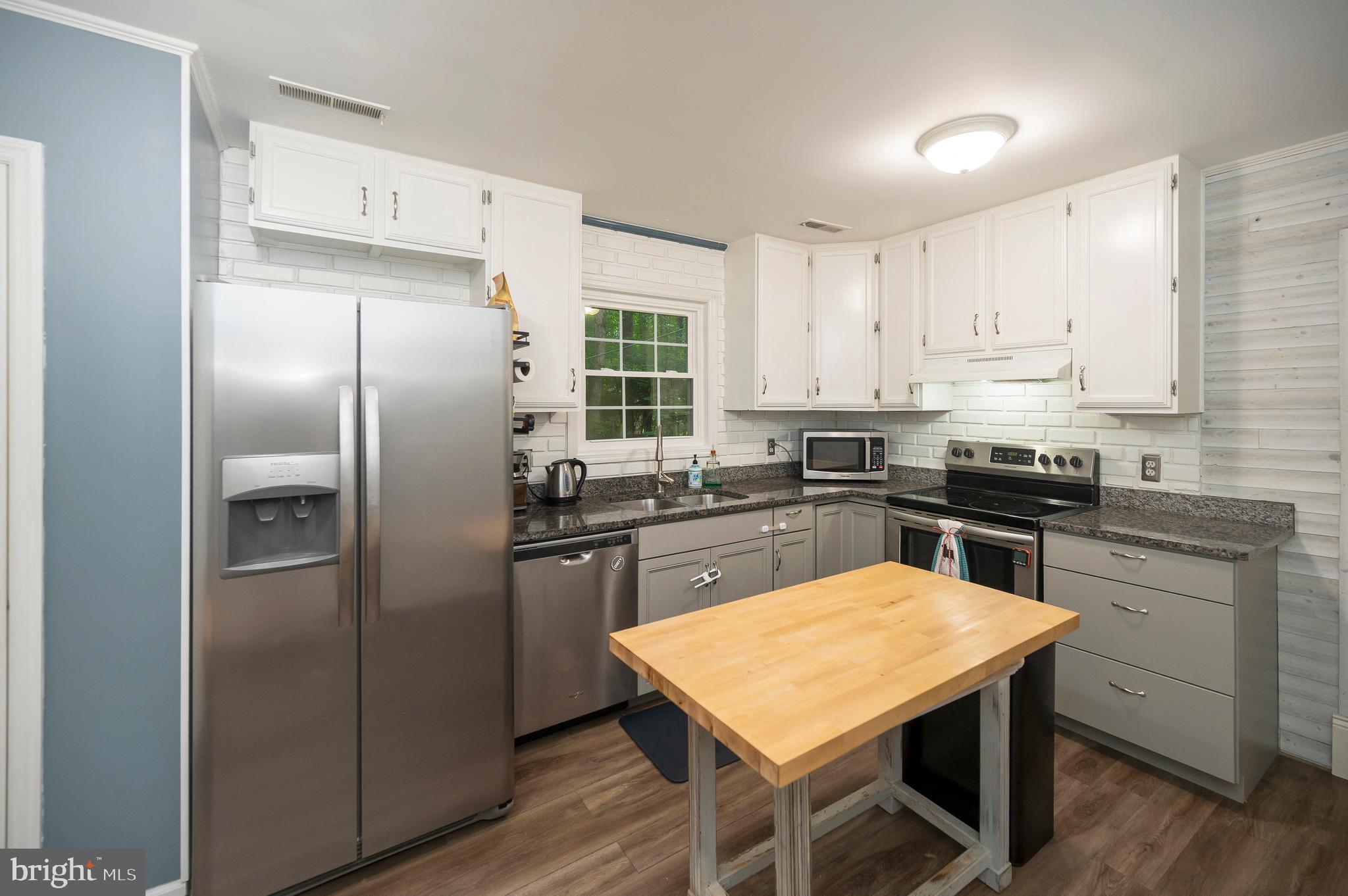 8515 BERKELEY FARMS LANE