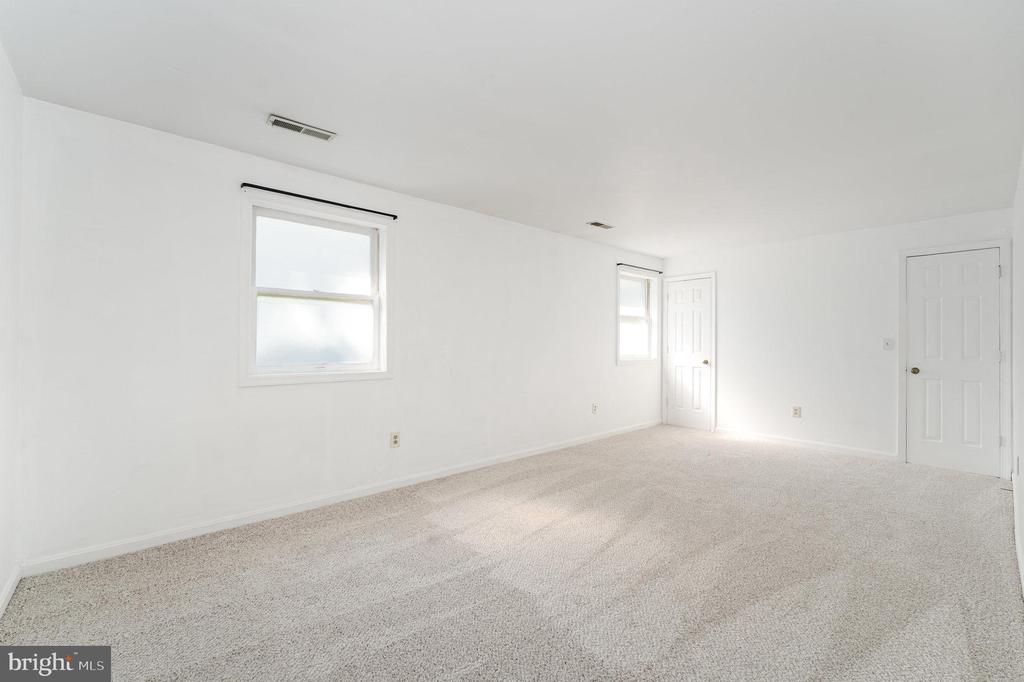5813 QUEENS MILL CIRCLE