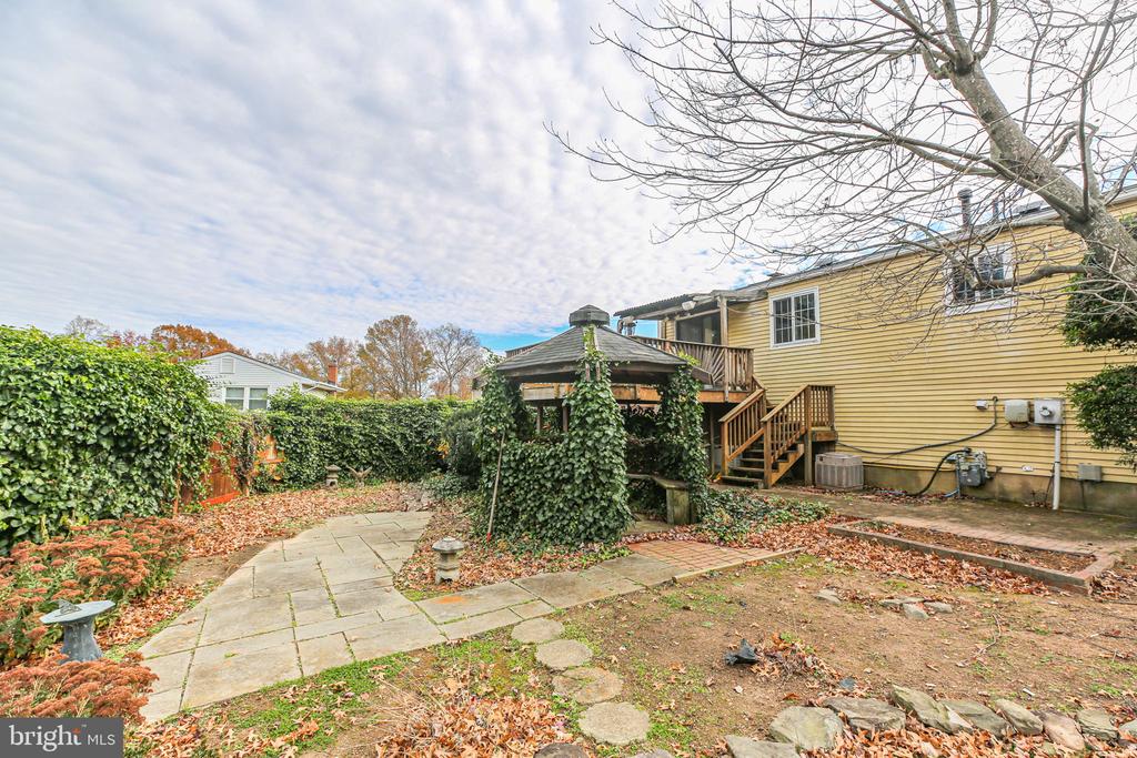 5068 MACNAMARA DRIVE