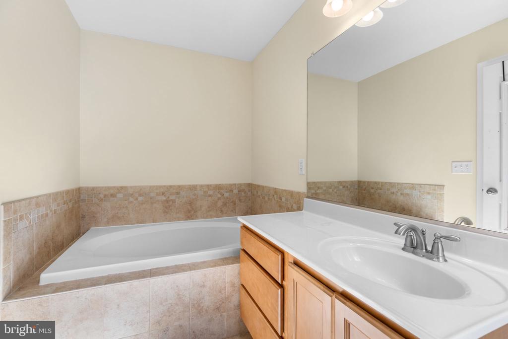 10903 THIEL COURT