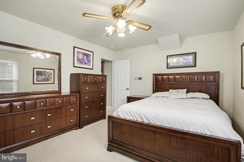 11239 STONE MILL COURT