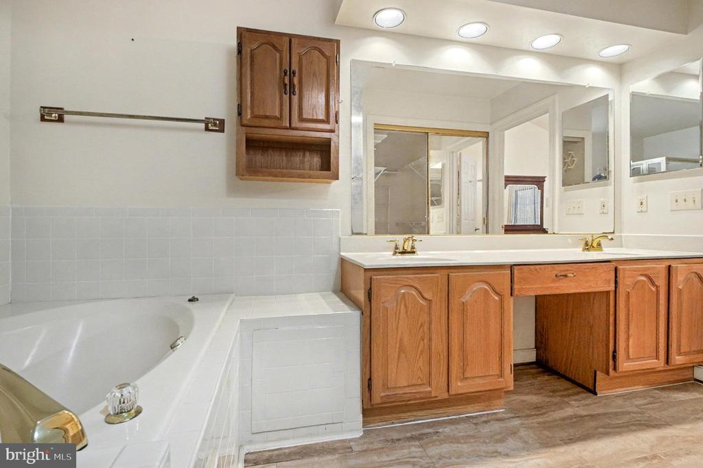 11239 STONE MILL COURT