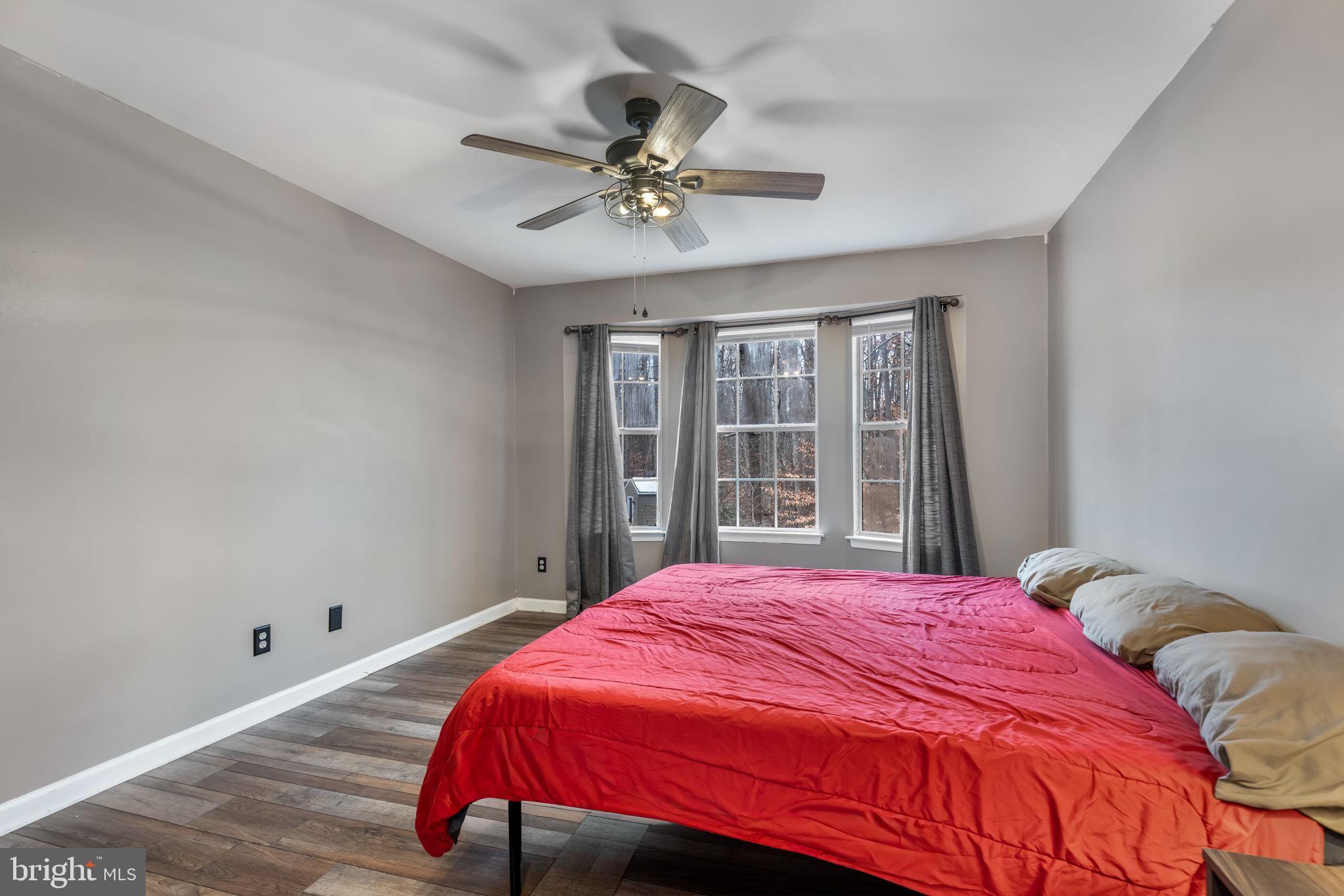 10907 CRESTWOOD DRIVE